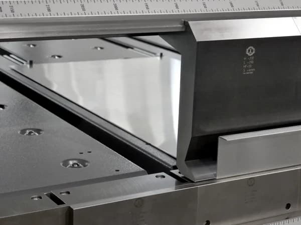 Schwenkbiegemaschine GIGAbend RAS 76.40
